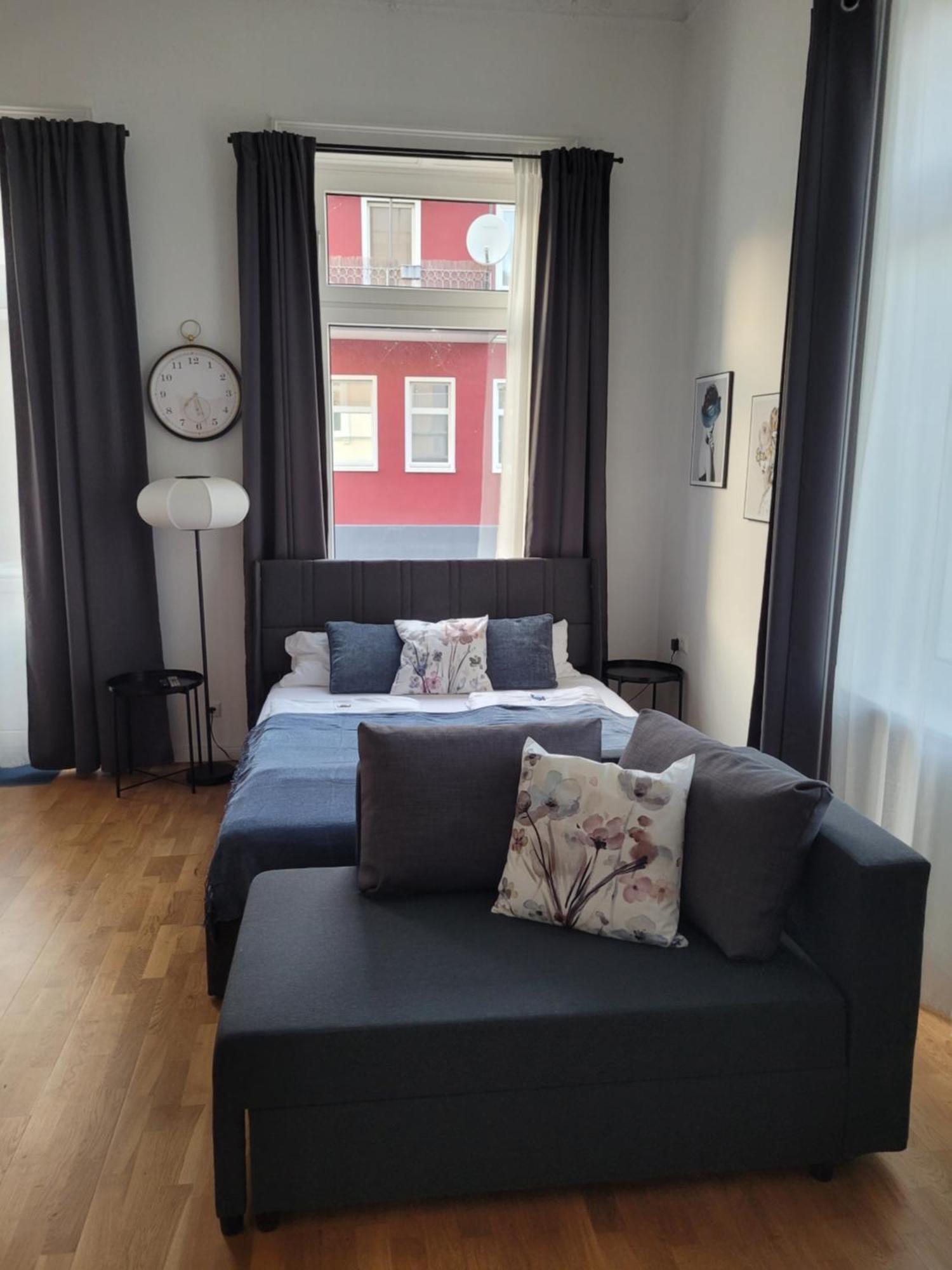 Stay Studio 2 Villa Mercedes Balkon Zentrum Parkplatz บัดเพอร์ทอนท์ ภายนอก รูปภาพ